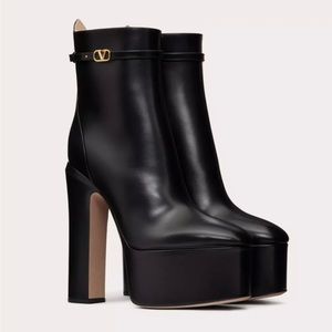 Valentino Garavani Platform Tan Go To Ankle Boots Current 2023 Size 7